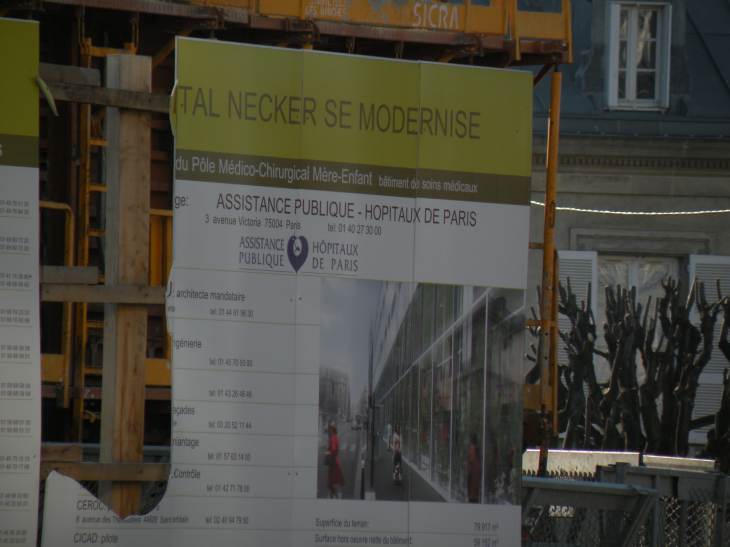  panneau annonant la construction d'un nouvel immeuble, hpital Necker