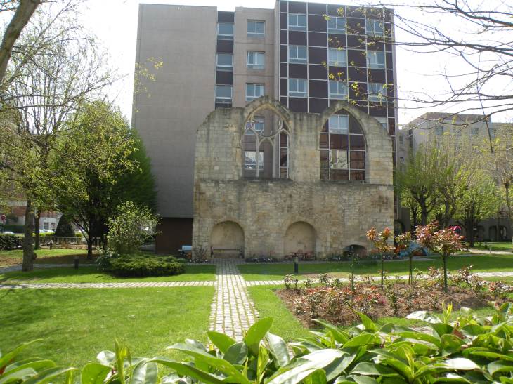  Couvent des Cordelires (ruines de l'ancien rfectoire gothique) (rue de Julienne)