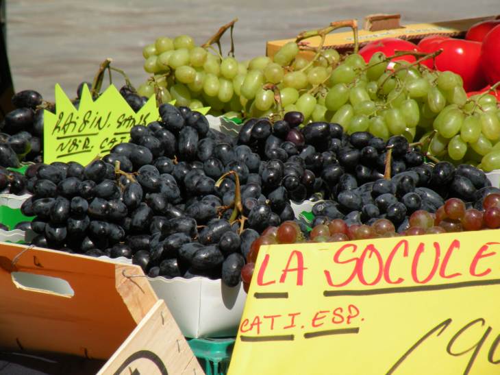  raisins verts et noirs