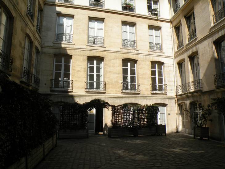 cour du 16-18, rue du Clotre Notre-Dame