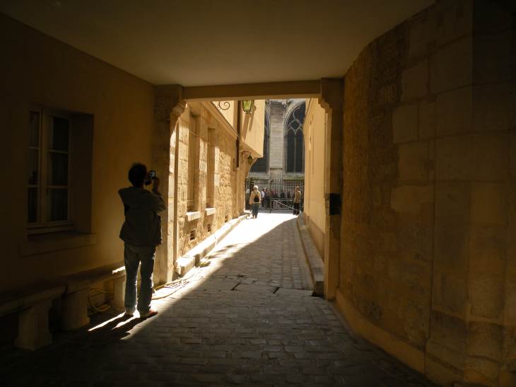  Entre du 16-18, rue du Clotre Notre-Dame