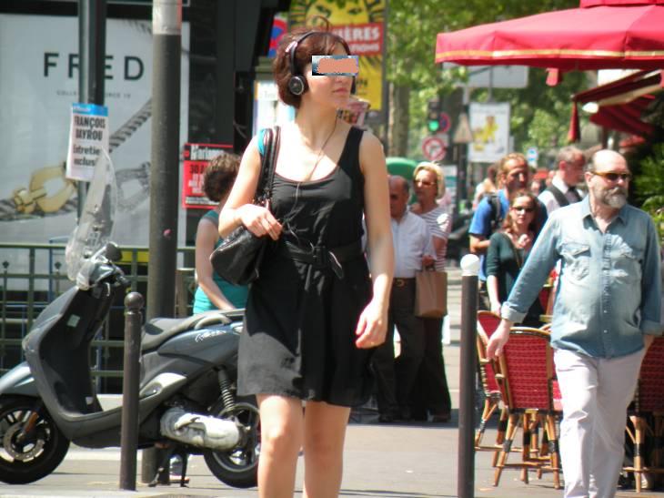  fille au baladeur