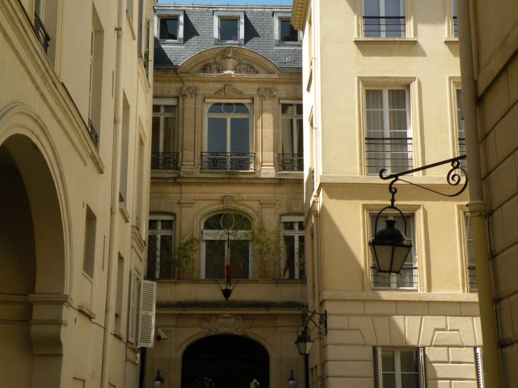  immeubles dur cour intrieure , 40, rue du Bac