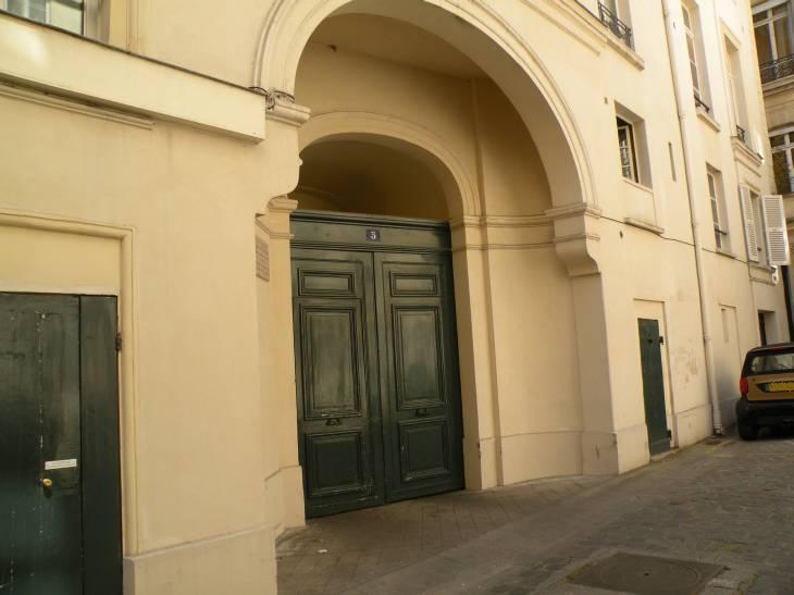  porte pittoresque , cour du 40,  rue du Bac