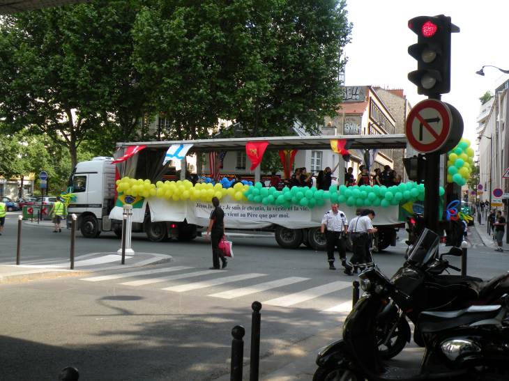  dfil pour Jsus, boulevard Saint-Jacques