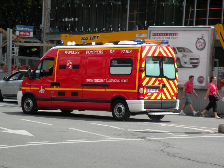  Voiture de pompiers en intervention
