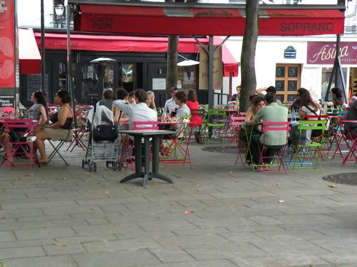 terrasse de caf, chaises  l'ancienne
