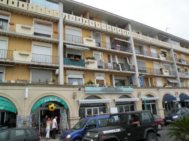  immeuble avec grands balcons donnant sur le port