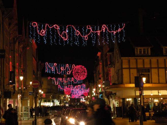  guirlandes lumineuses, rue Emile Zola