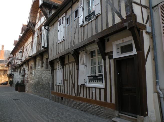  maisons  pans de bois (rue Linhardt)
