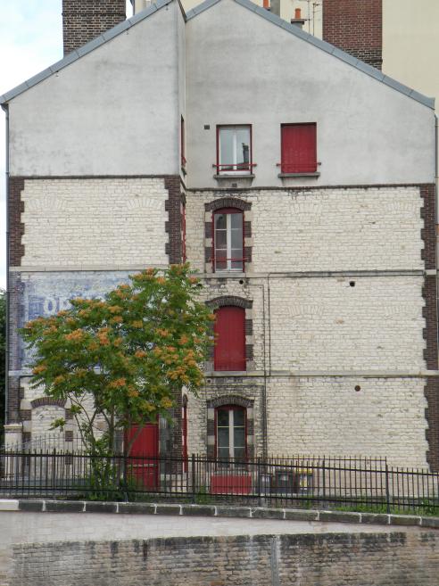  #immeuble au bord des voies ferres