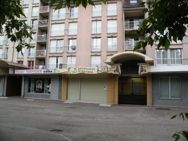  commerces, mail des Charmilles