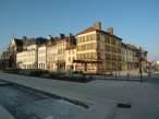  immeubles clairs par le soleil