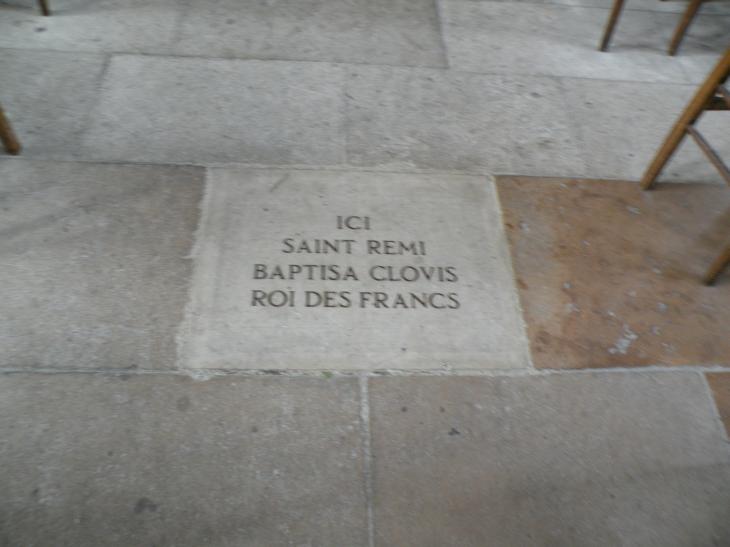  inscription sur le sol de la cathdrale