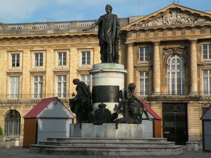  statue de Louis XV, place royale
