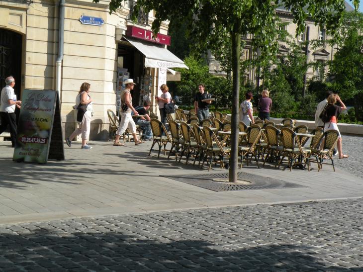  terrasse de caf, rue Rockefeller