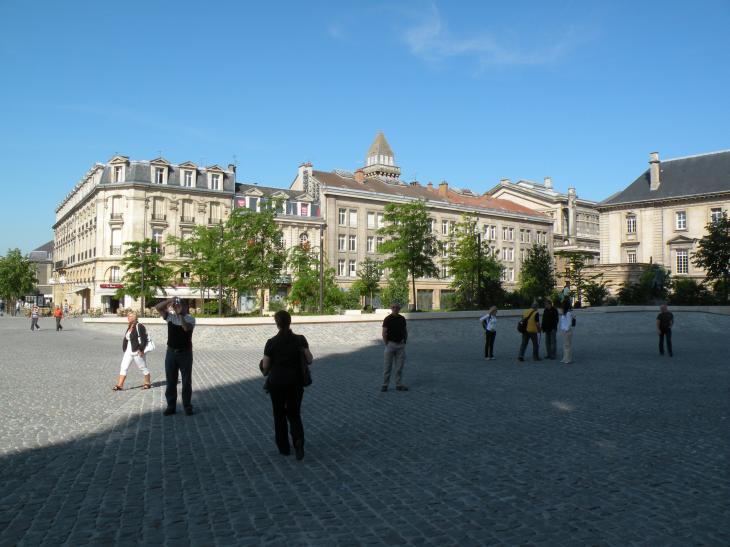  la place du Cardinal Luon