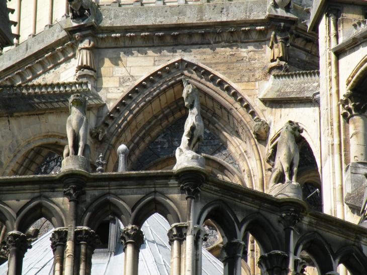  Dtail de statues, chevet de la Cathdrale