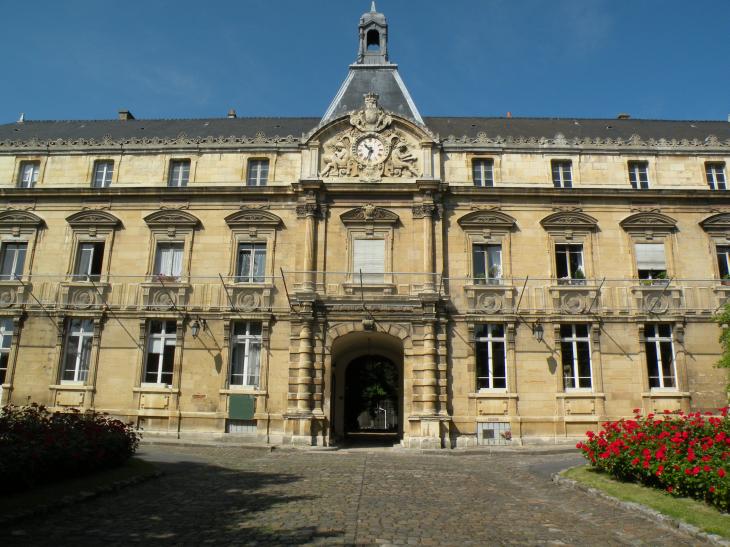  l'ancien Lyce de Reims