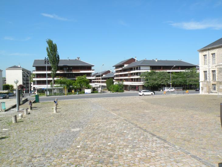  petits immeubles d'habitation, quartier de la basilique