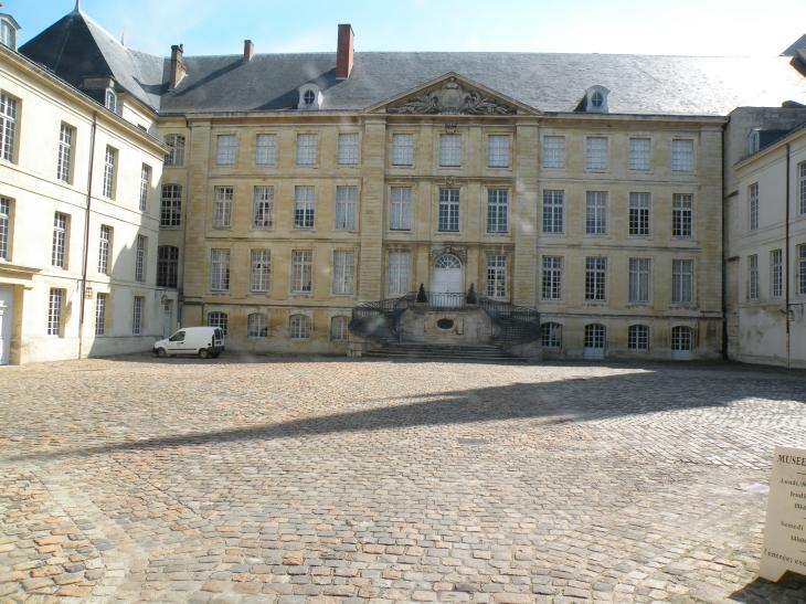  palais et cour pave