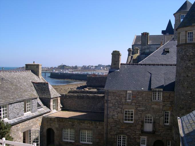  vue sur les toits et la mer
