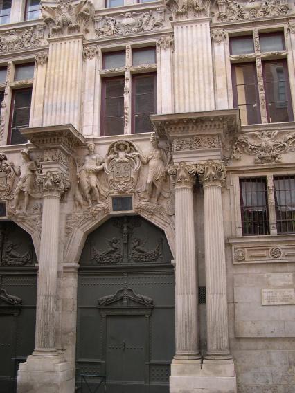#Hôtel de Pierre