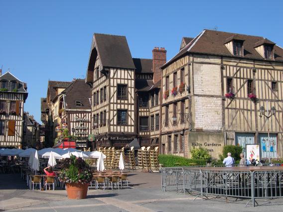  Terrasses de restaurants (place de l'Htel de Ville)