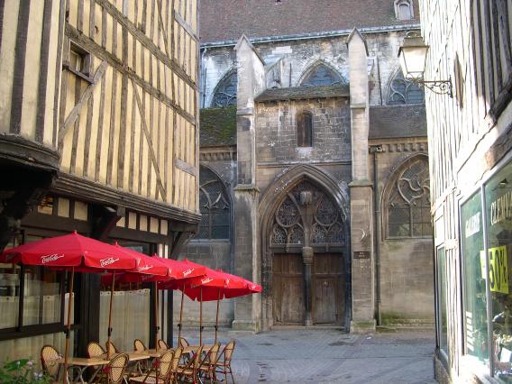  Eglise (entre de la rue Mol)