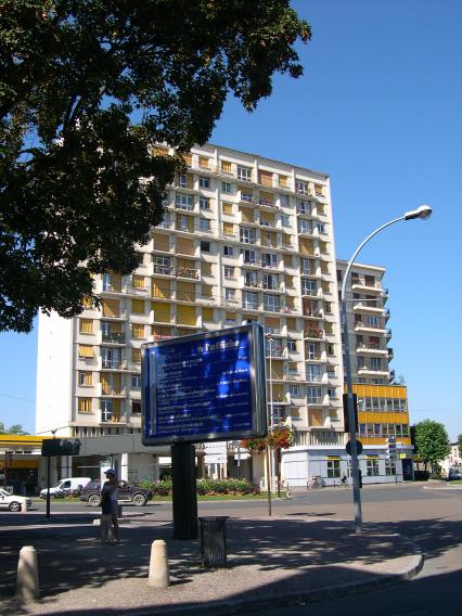   immeuble, quartier de la gare