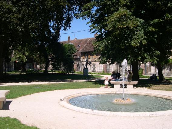  Fontaine du jardin du muse Saint-Loup